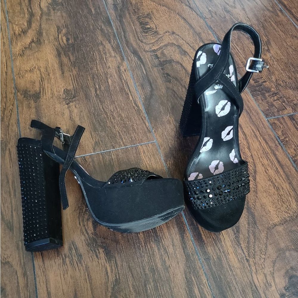 Juicy Couture Studded Platform Heels - Picture 2 of 9